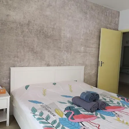 5 Bedroom Coral Bay Villa Péjia