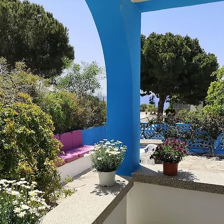 5 Bedroom Coral Bay Vila *